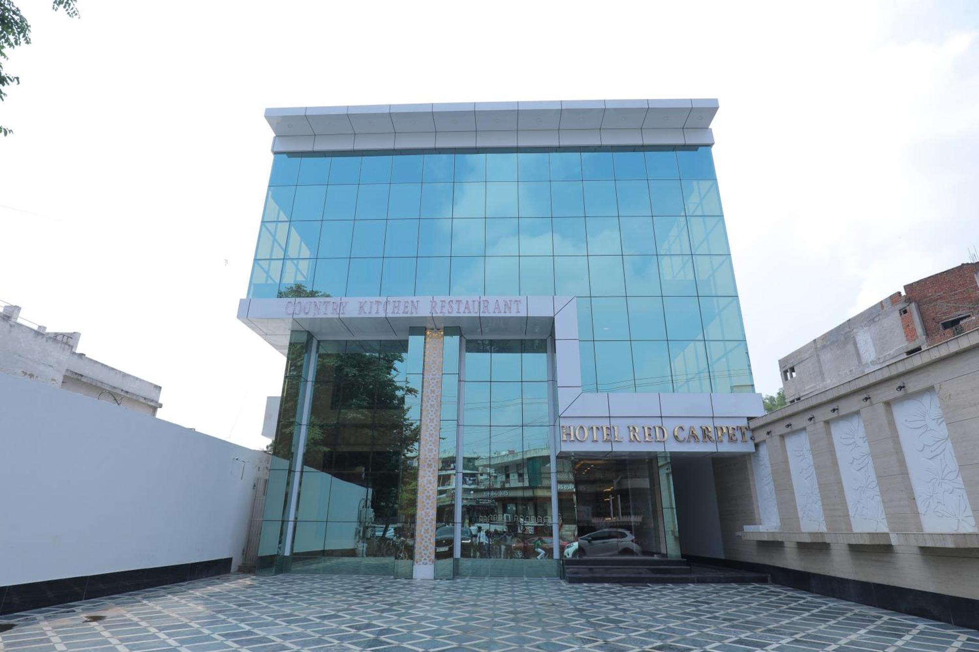 Hotel Red Carpet Tajganj Экстерьер фото