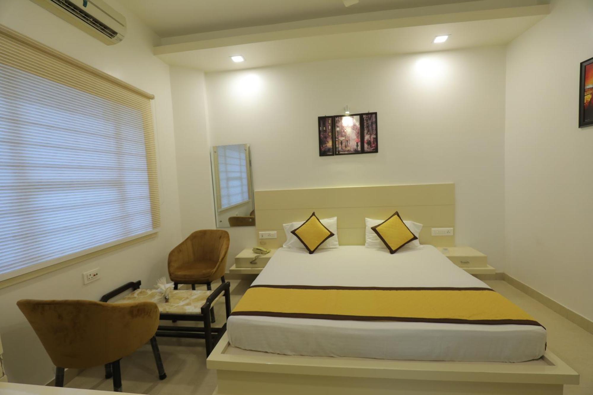 Hotel Red Carpet Tajganj Экстерьер фото