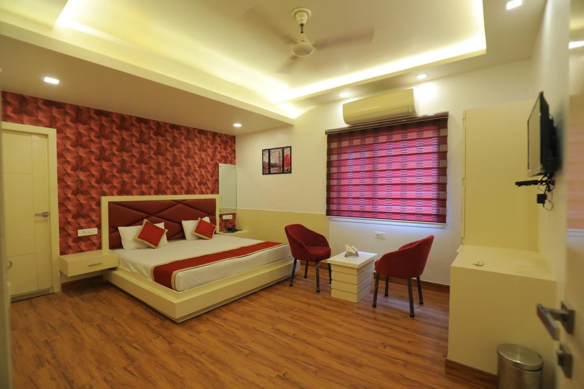 Hotel Red Carpet Tajganj Экстерьер фото