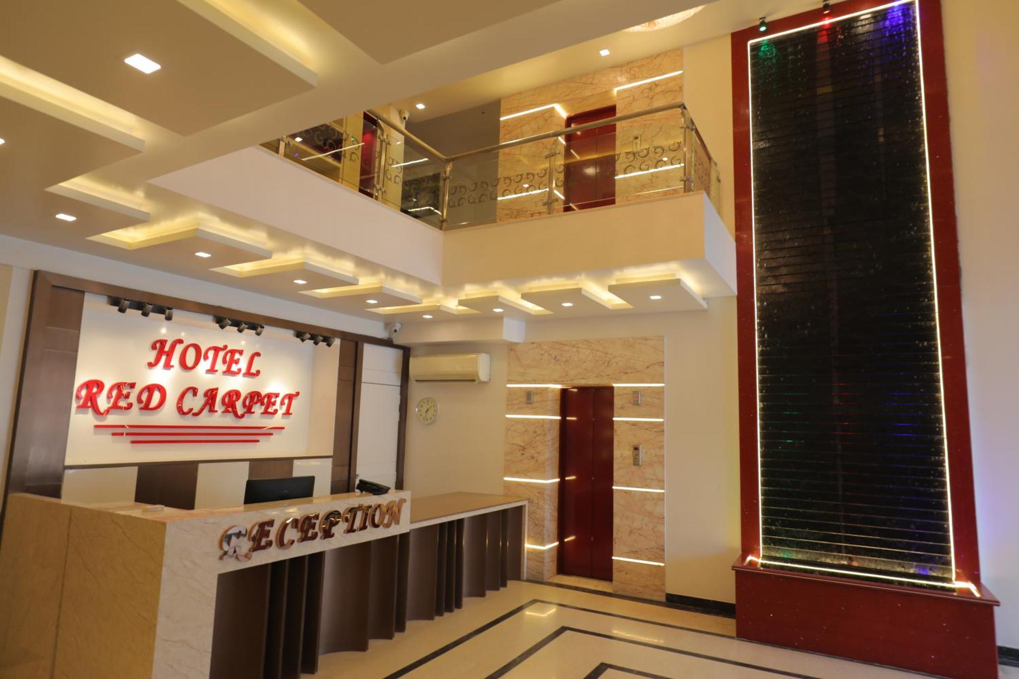 Hotel Red Carpet Tajganj Экстерьер фото