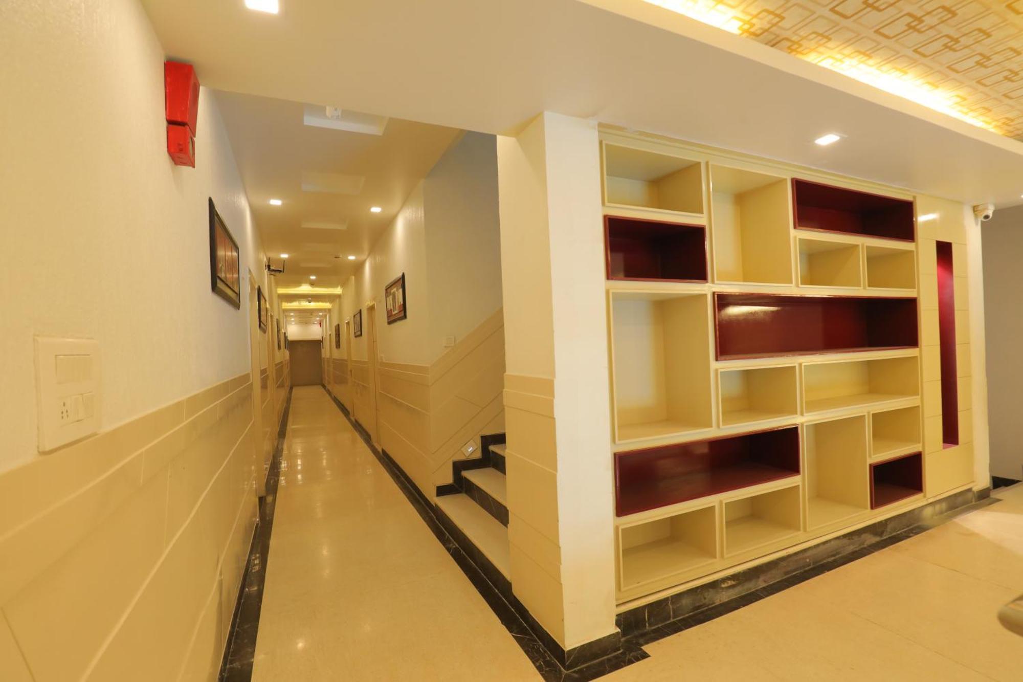 Hotel Red Carpet Tajganj Экстерьер фото